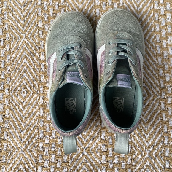 Vans - Picture 2 of 3